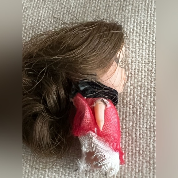 Liddle Kiddle ERA vintage mini doll L.K.? L.8.? Little Red Riding Hood ? 60s 70s - Picture 6 of 14